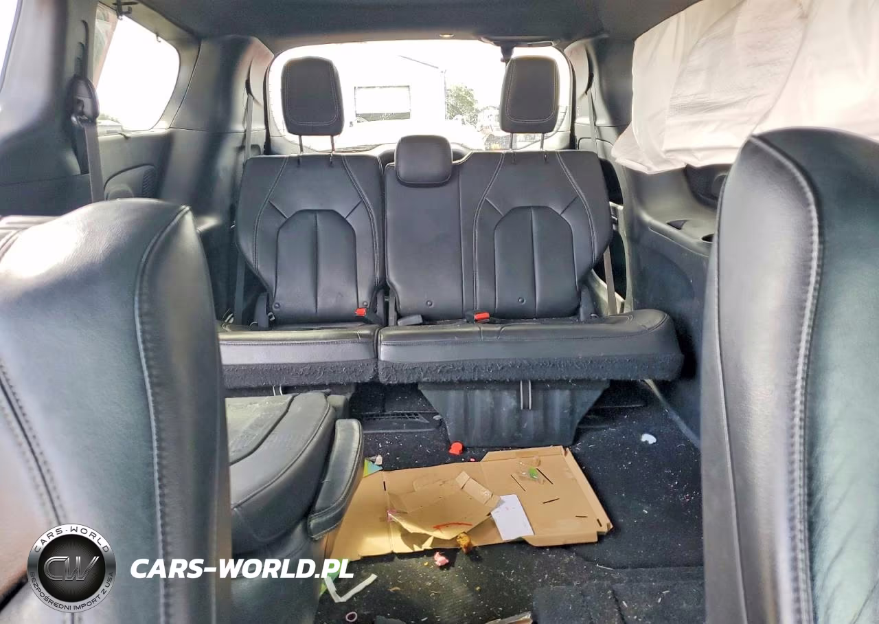 2019 Chrysler Pacifica Touring L Plus VIN:2C4RC1EGXKR507992 - 10