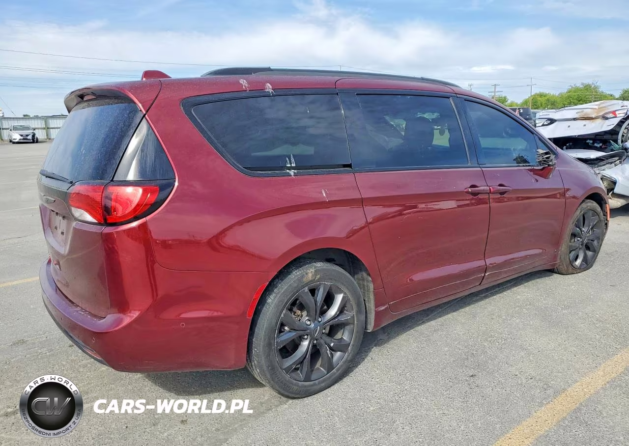 2019 Chrysler Pacifica Touring L Plus VIN:2C4RC1EGXKR507992 - 3