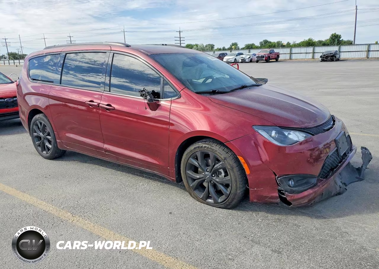 2019 Chrysler Pacifica Touring L Plus VIN:2C4RC1EGXKR507992 - 4