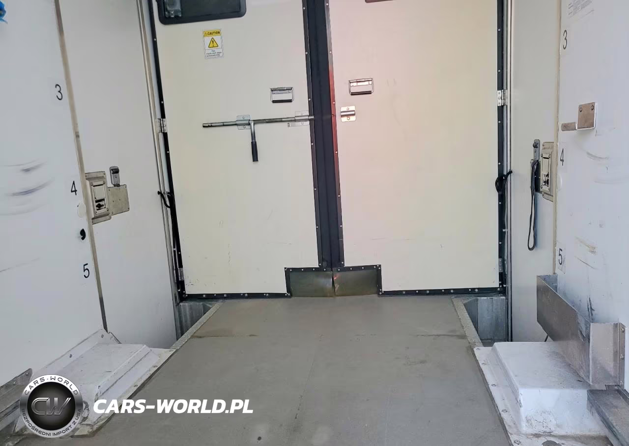 2020 Ford Transit Delivery Truck VIN:1FDBW5Z87LKB80370 - 10