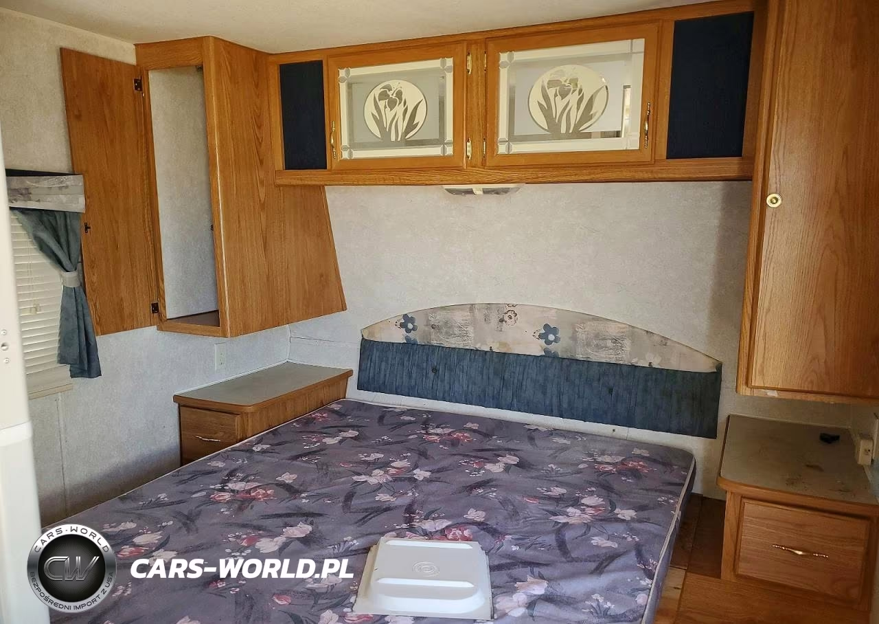 2003 Fleetwood Prowler Camper VIN:1EC1J252031589681 - 5