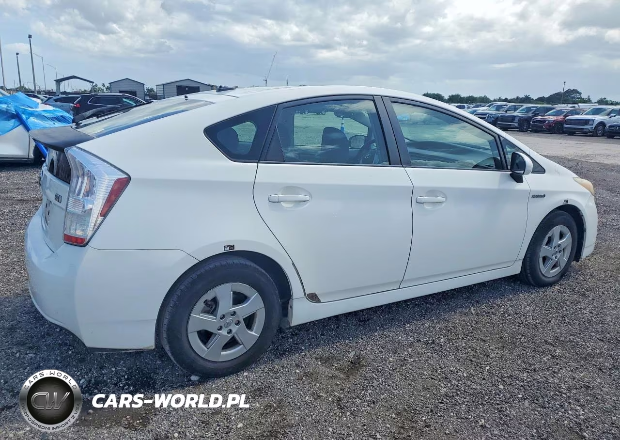 2011 Toyota Prius Two VIN:JTDKN3DU6B5269148 - 3
