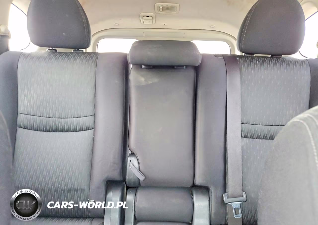 2018 Nissan Rogue S VIN:JN8AT2MV2JW320761 - 10