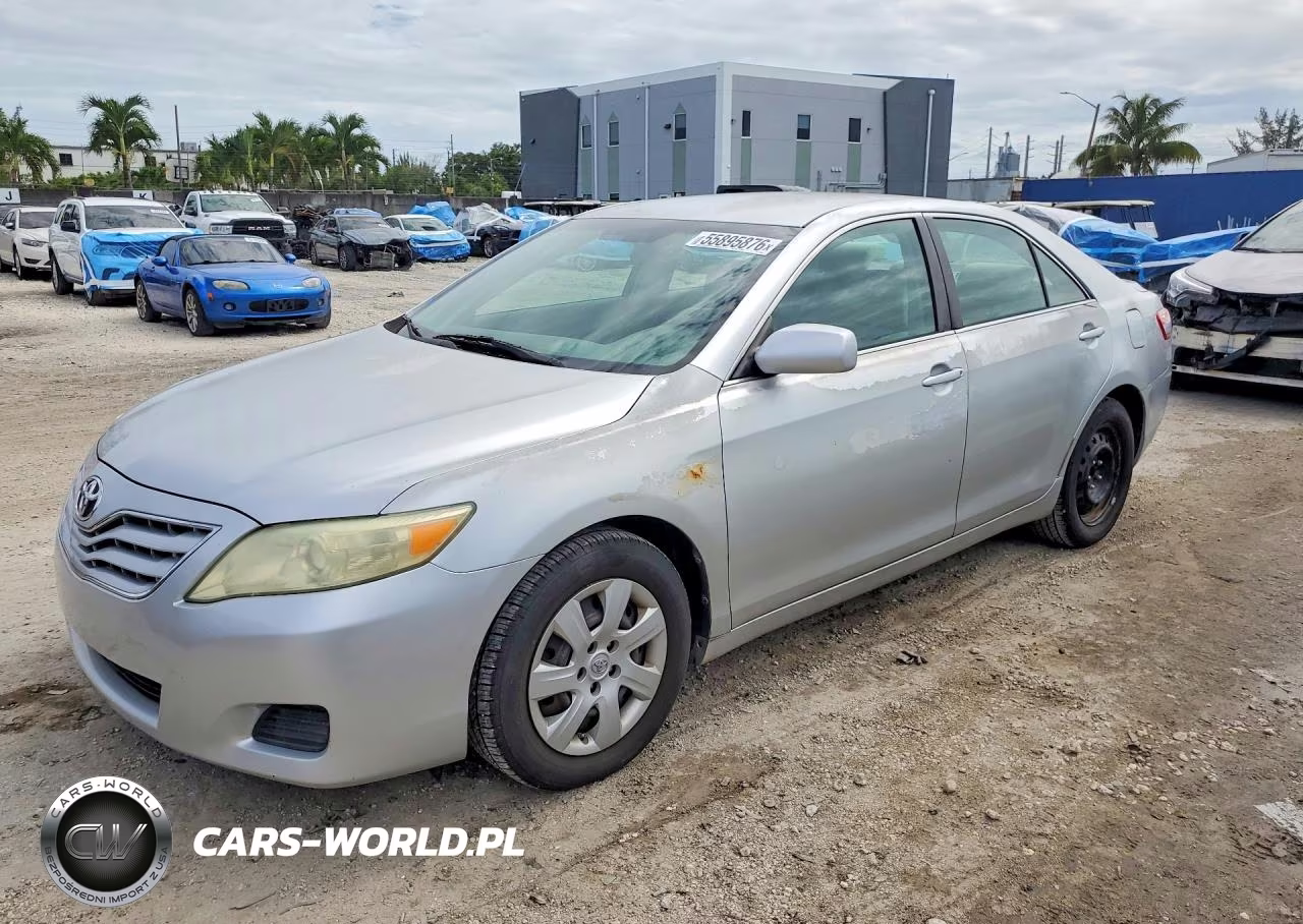 2010 Toyota Camry Le – zdjęcie 1 z 12