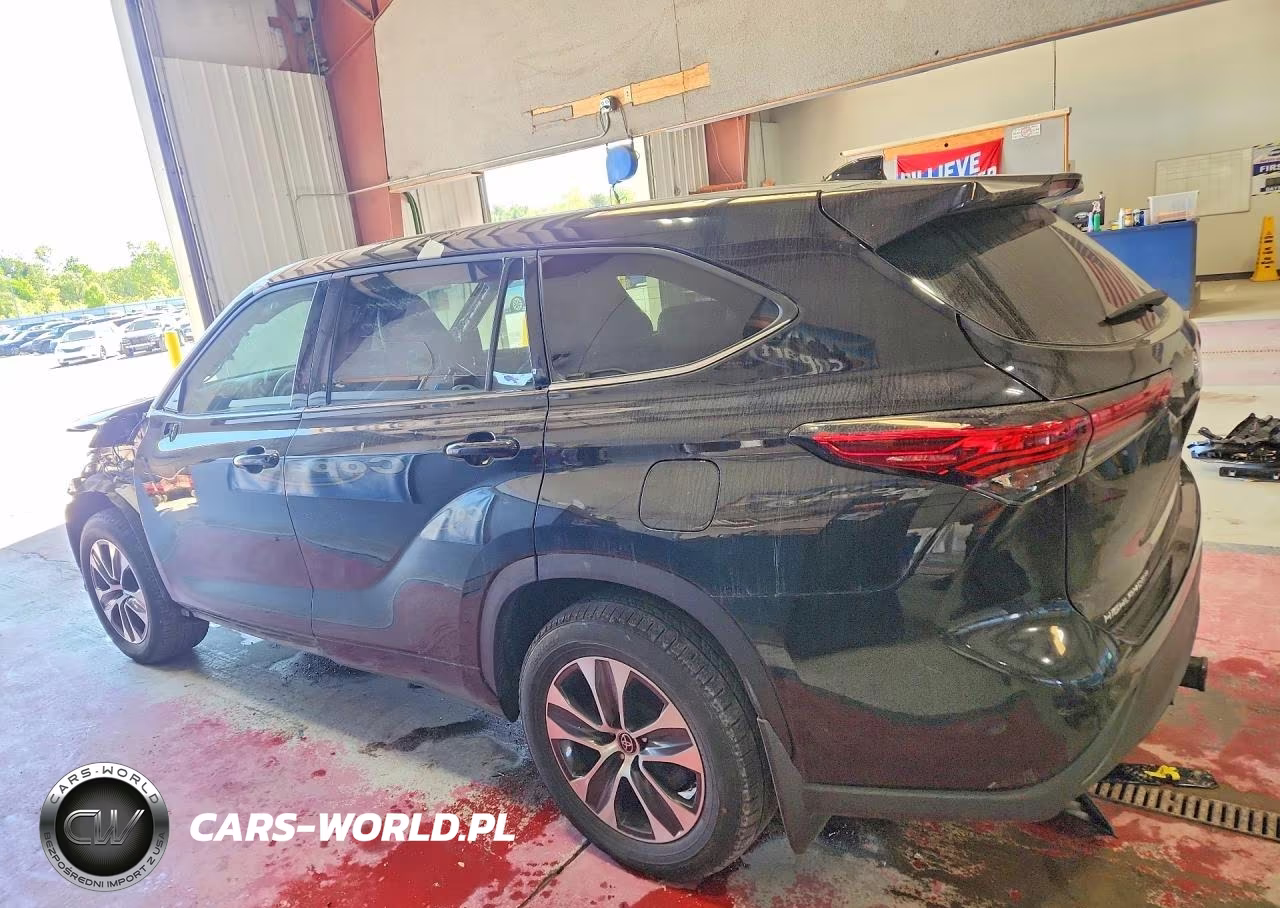 2022 Toyota Highlander Xle VIN:5TDGZRBH2NS573935 - 2