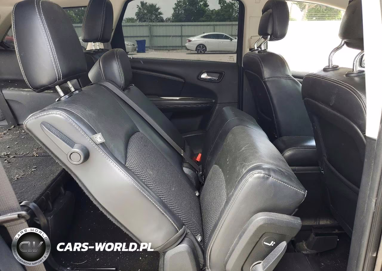 2019 Dodge Journey Crossroad VIN:3C4PDCGG9KT693633 - 10