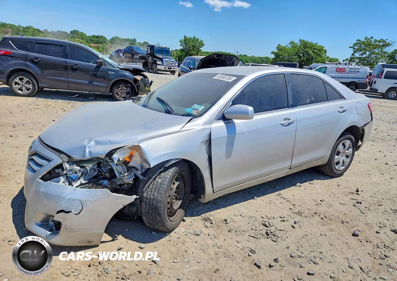 2010 Toyota Camry Le – zdjęcie 1 z 12