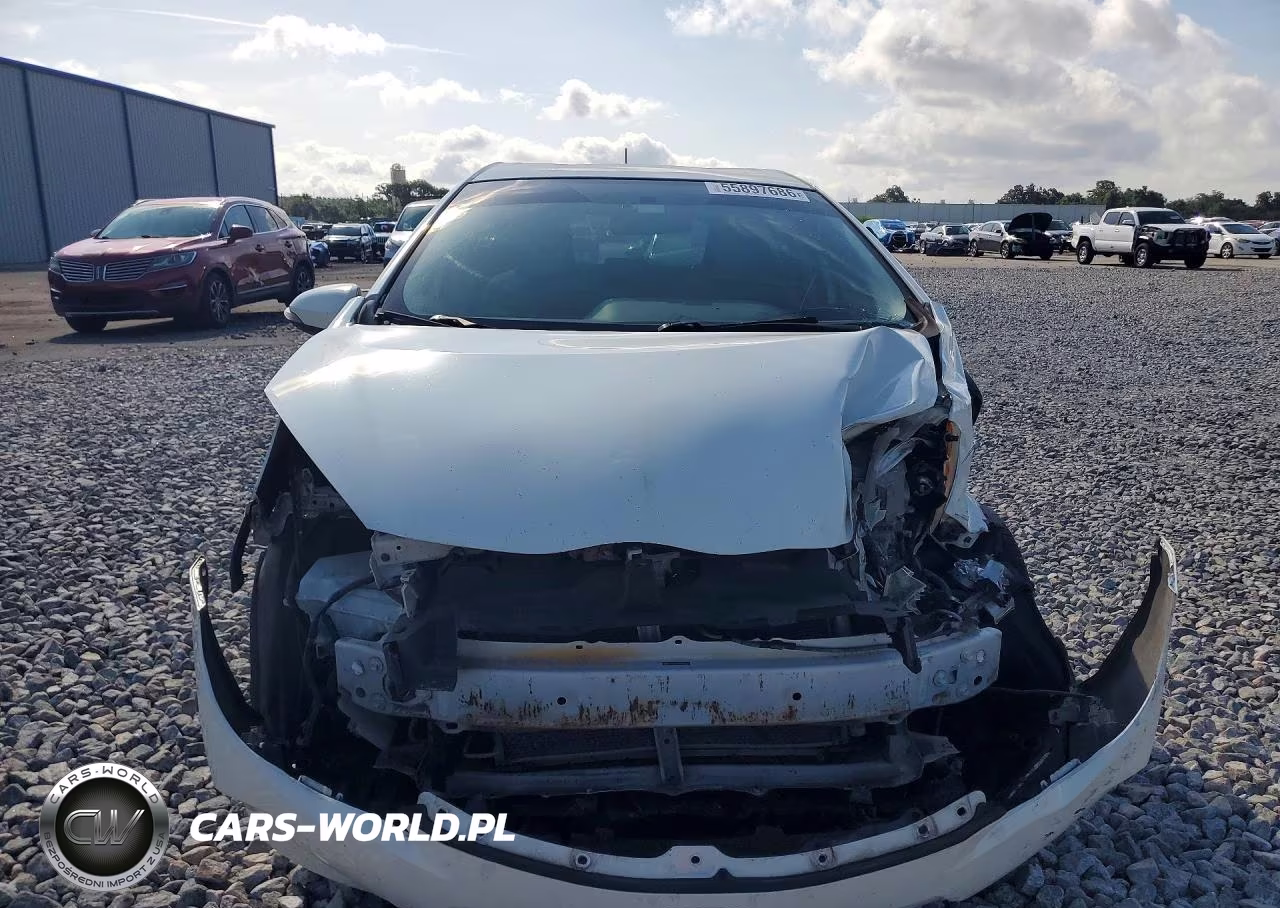 2013 Toyota Prius C One VIN:JTDKDTB3XD1531826 - 5