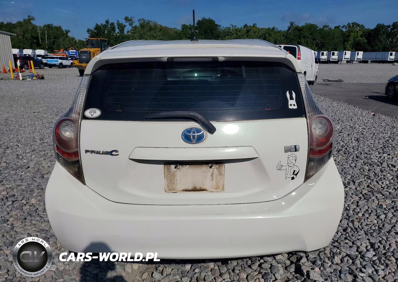 2013 Toyota Prius C One VIN:JTDKDTB3XD1531826 - 6