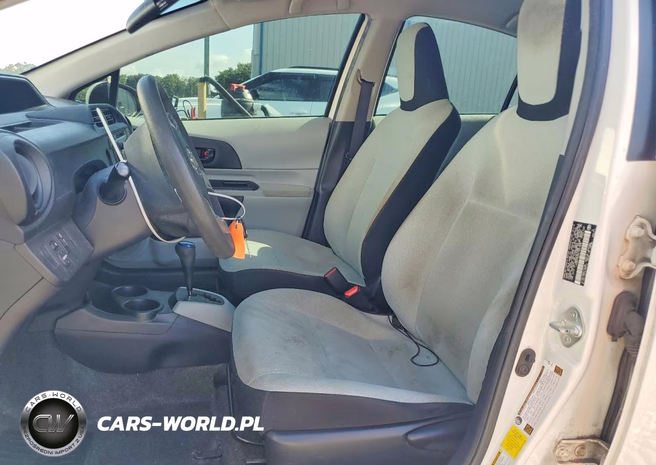 2013 Toyota Prius C One VIN:JTDKDTB3XD1531826 - 7