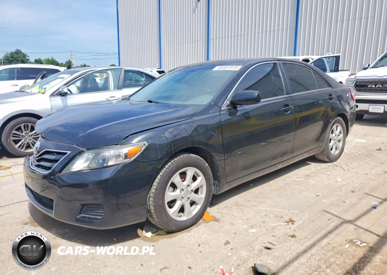 2010 Toyota Camry Le – zdjęcie 1 z 12