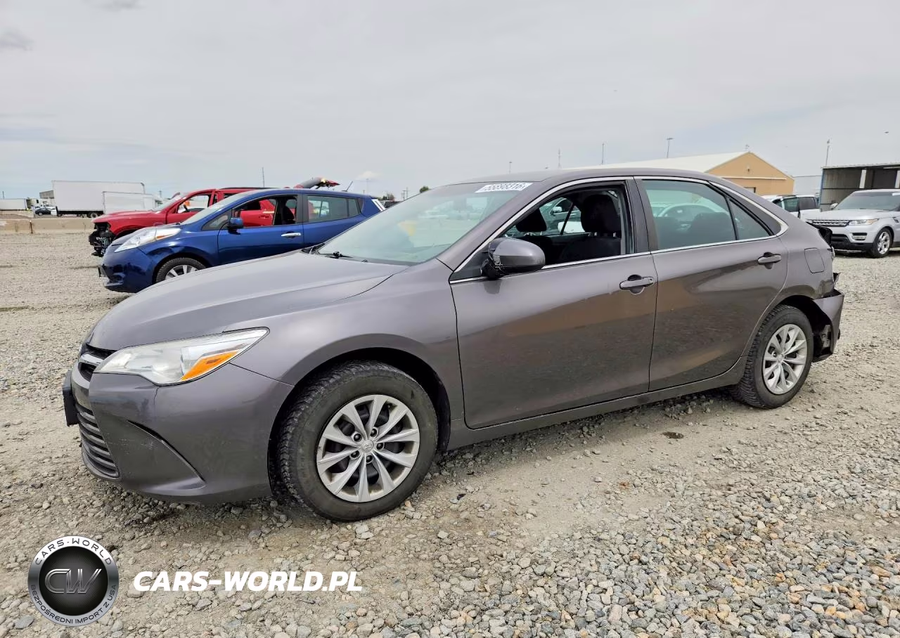 2015 Toyota Camry Le – zdjęcie 1 z 12