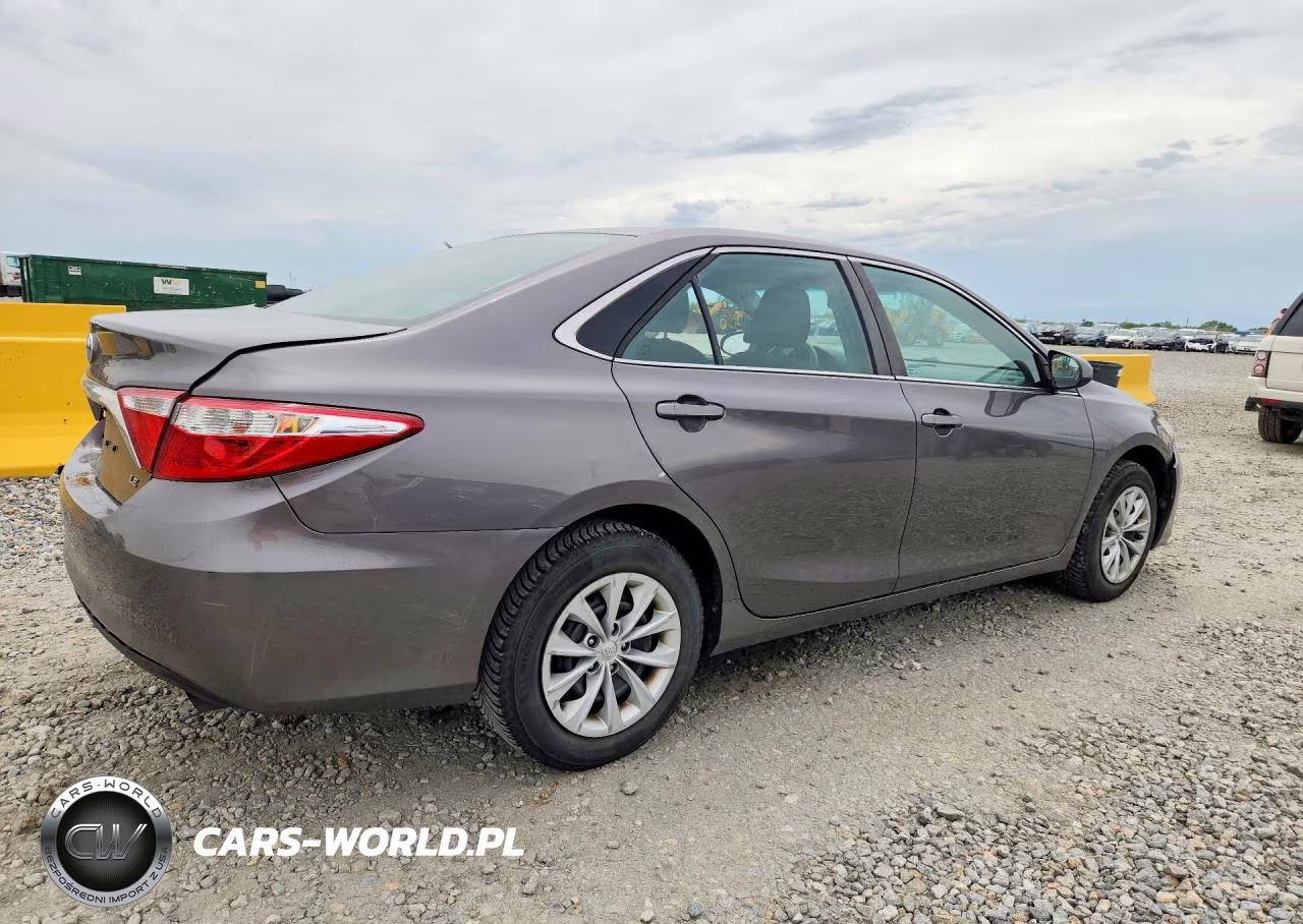 2015 Toyota Camry Le VIN:4T4BF1FK0FR444942 - 3