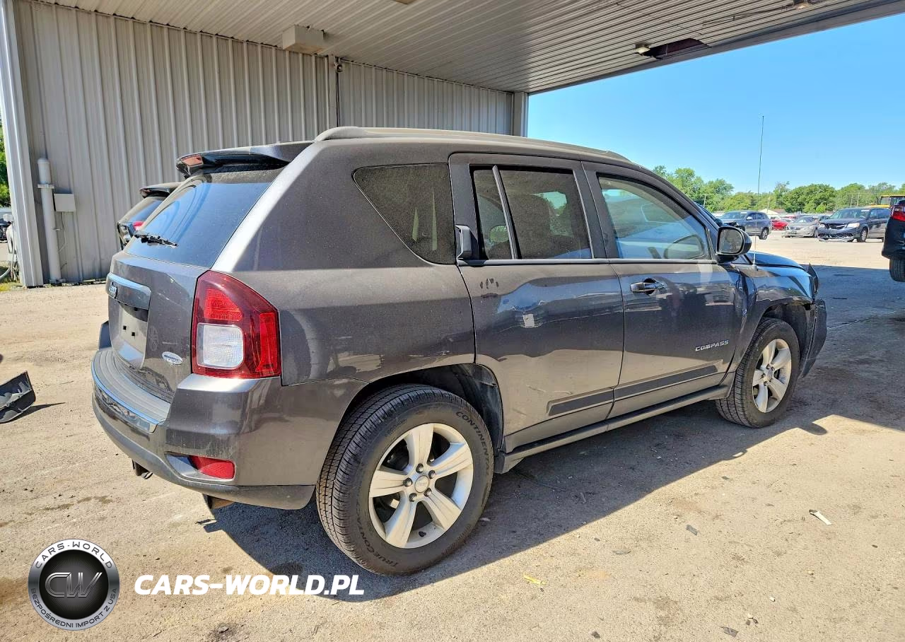 2015 Jeep Compass Latitude VIN:1C4NJDEB7FD245996 - 3