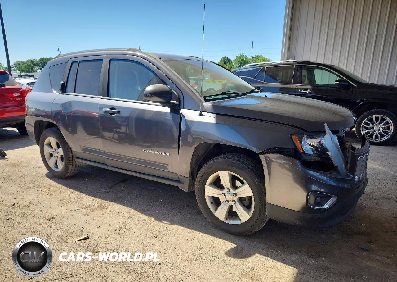 2015 Jeep Compass Latitude VIN:1C4NJDEB7FD245996 - 4