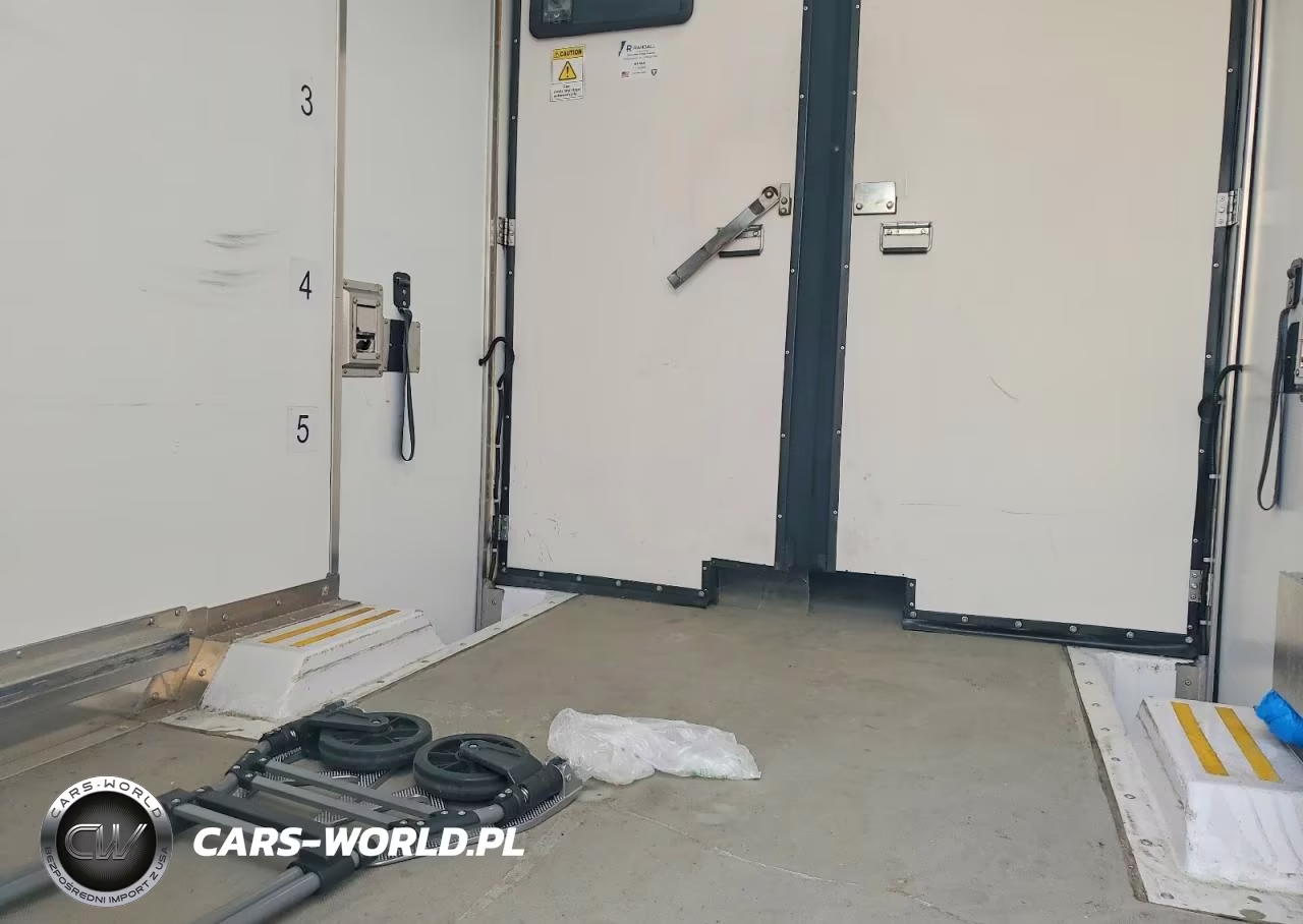 2023 Ford Transit Refrigerated Box Truck VIN:1FDBW5ZG2PKA23701 - 10