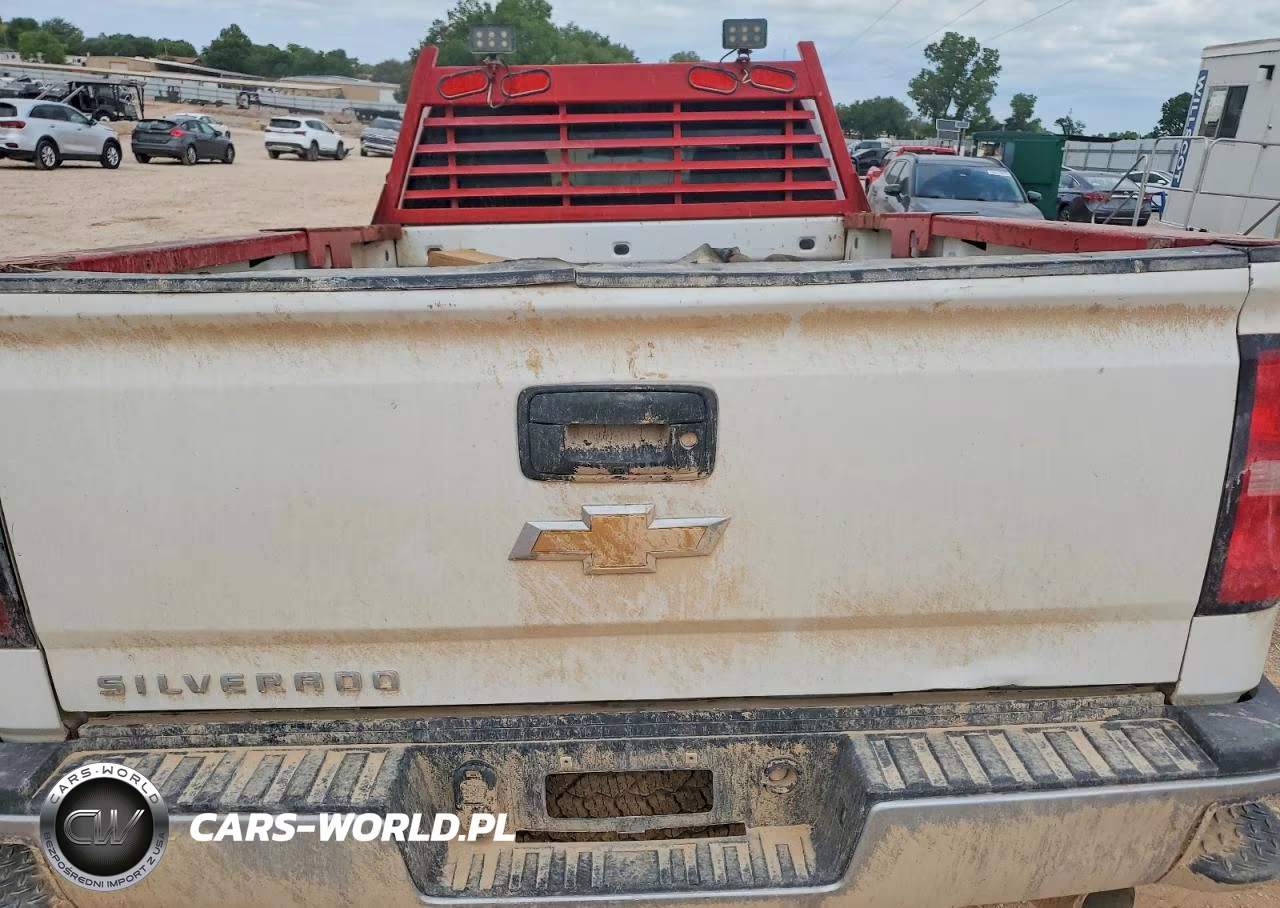 2018 Chevrolet Silverado K3500 VIN:1GC4KYCY7JF185335 - 10