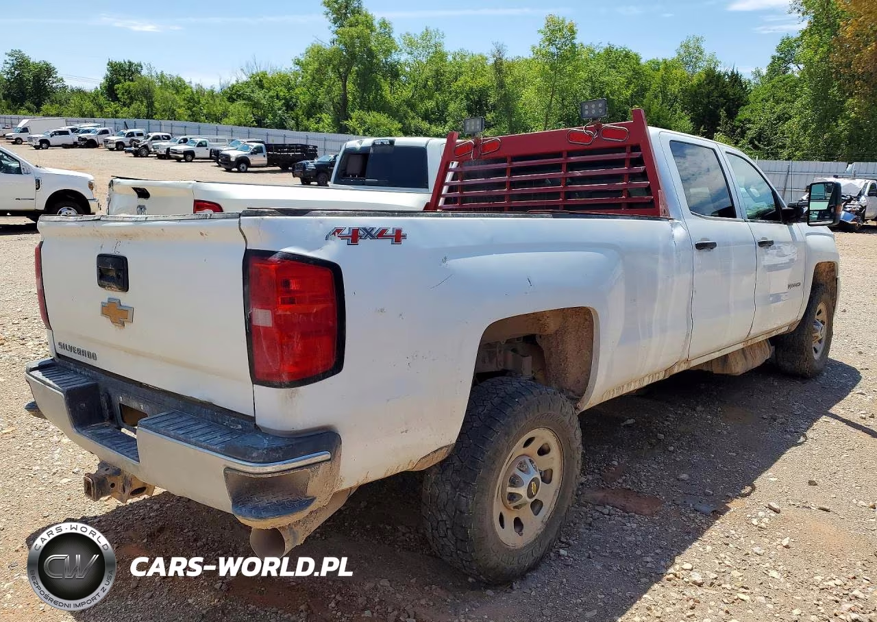 2018 Chevrolet Silverado K3500 VIN:1GC4KYCY7JF185335 - 3