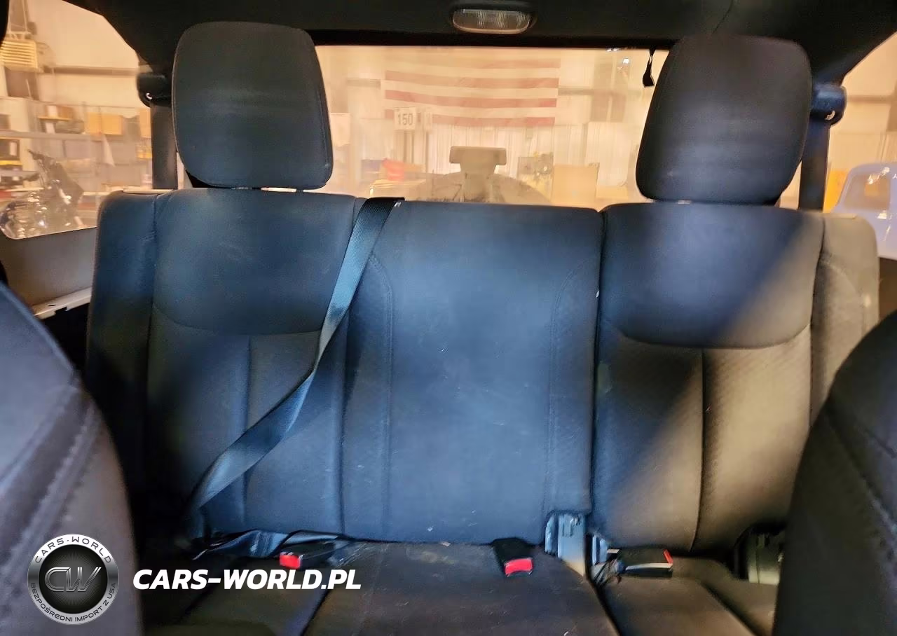 2014 Jeep Wrangler Unlimited Sport VIN:1C4BJWDG6EL113215 - 10