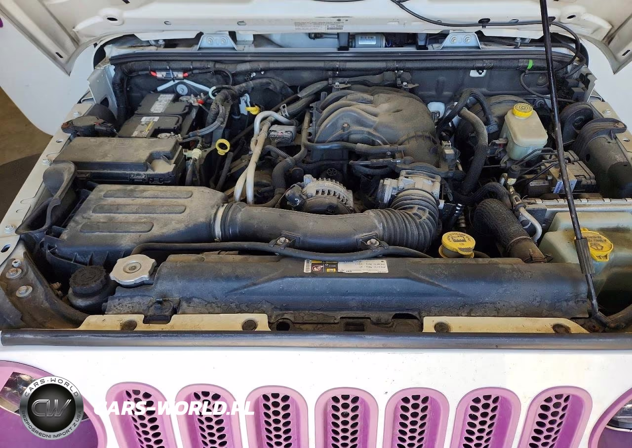 2014 Jeep Wrangler Unlimited Sport VIN:1C4BJWDG6EL113215 - 12