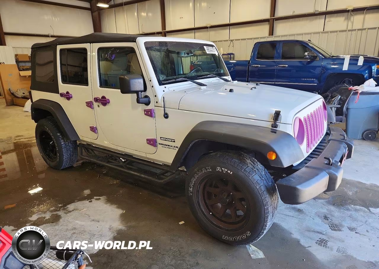 2014 Jeep Wrangler Unlimited Sport VIN:1C4BJWDG6EL113215 - 4