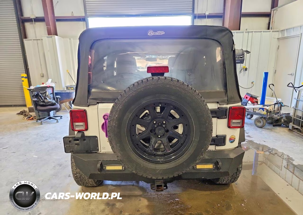 2014 Jeep Wrangler Unlimited Sport VIN:1C4BJWDG6EL113215 - 6