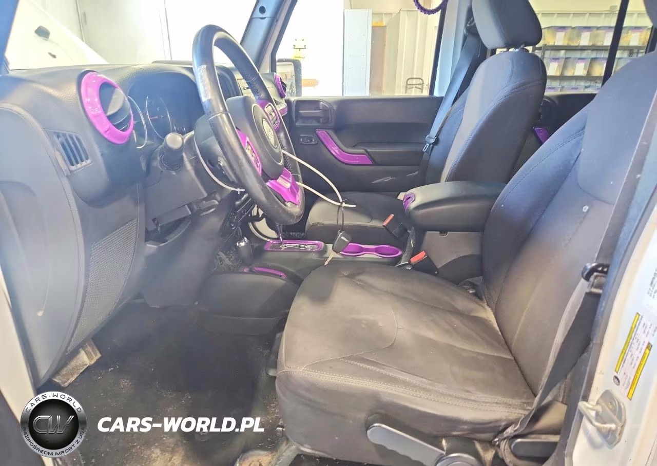 2014 Jeep Wrangler Unlimited Sport VIN:1C4BJWDG6EL113215 - 7