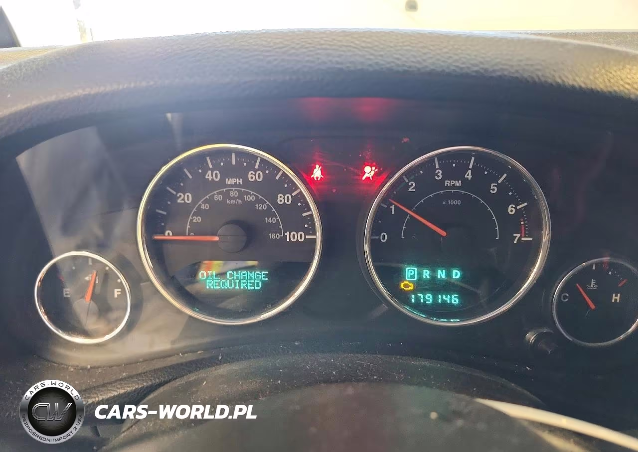 2014 Jeep Wrangler Unlimited Sport VIN:1C4BJWDG6EL113215 - 9