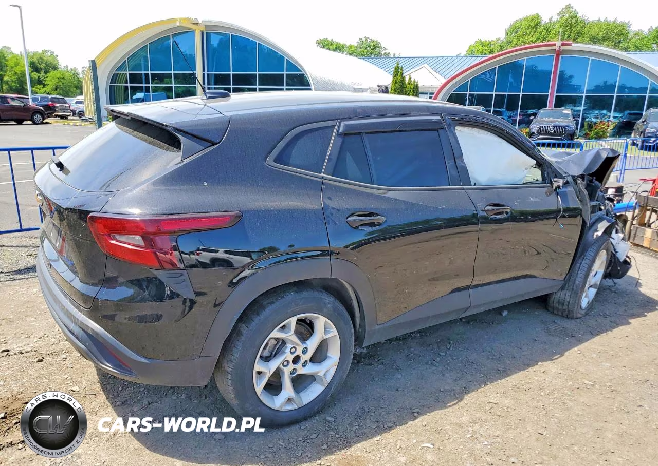 2025 Chevrolet Trax Ls VIN:KL77LFEP3SC108819 - 3