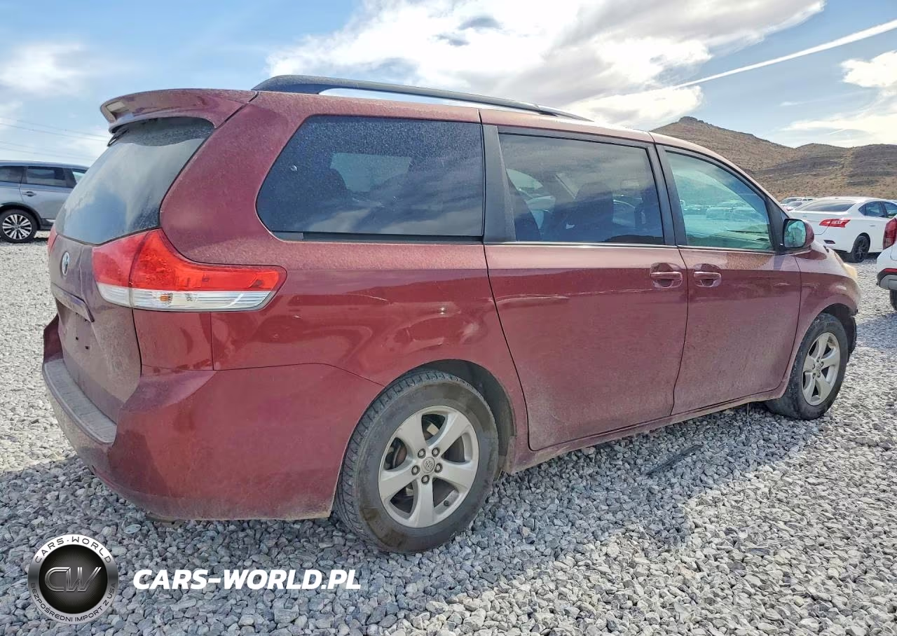 2013 Toyota Sienna Le VIN:5TDKK3DC7DS358921 - 3