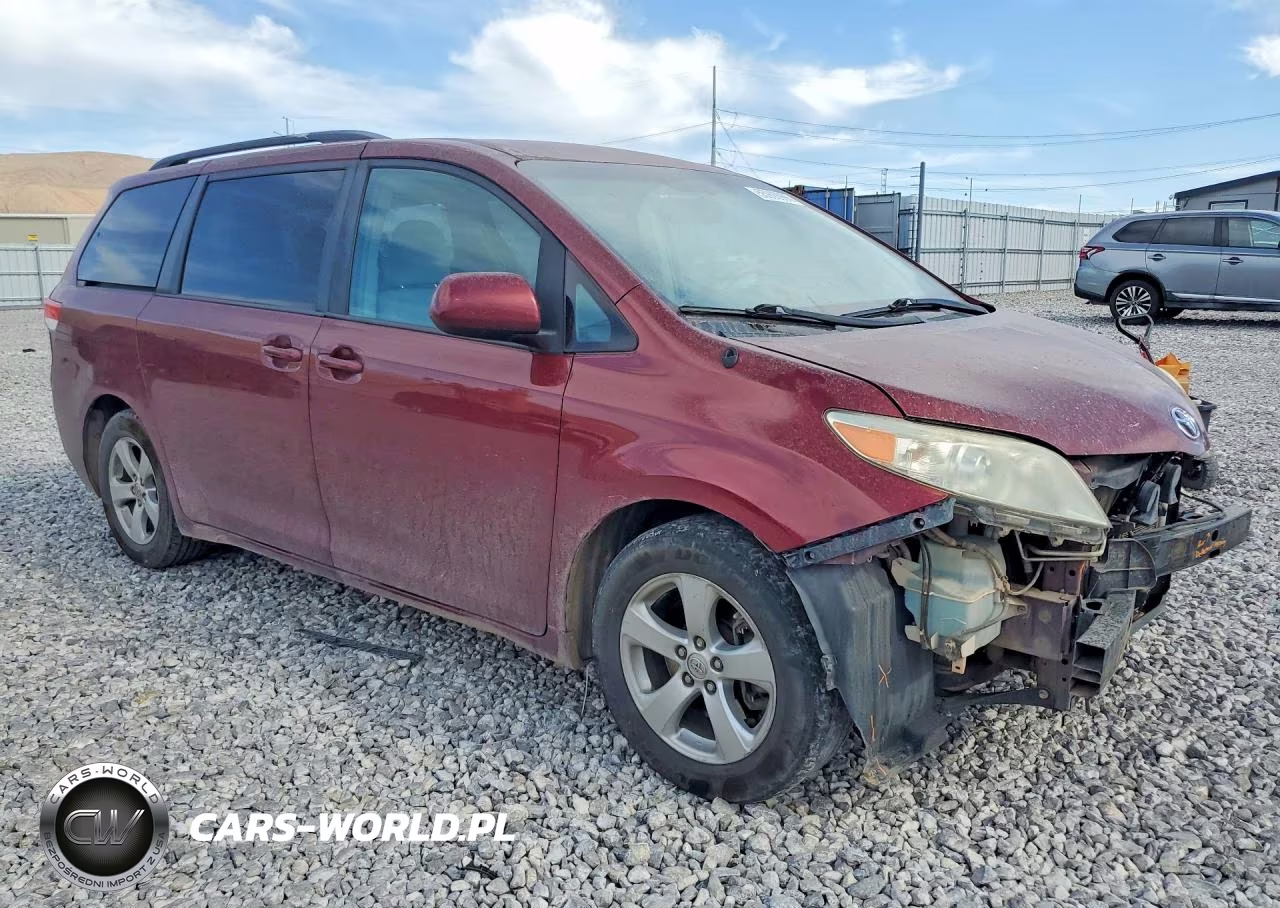 2013 Toyota Sienna Le VIN:5TDKK3DC7DS358921 - 4