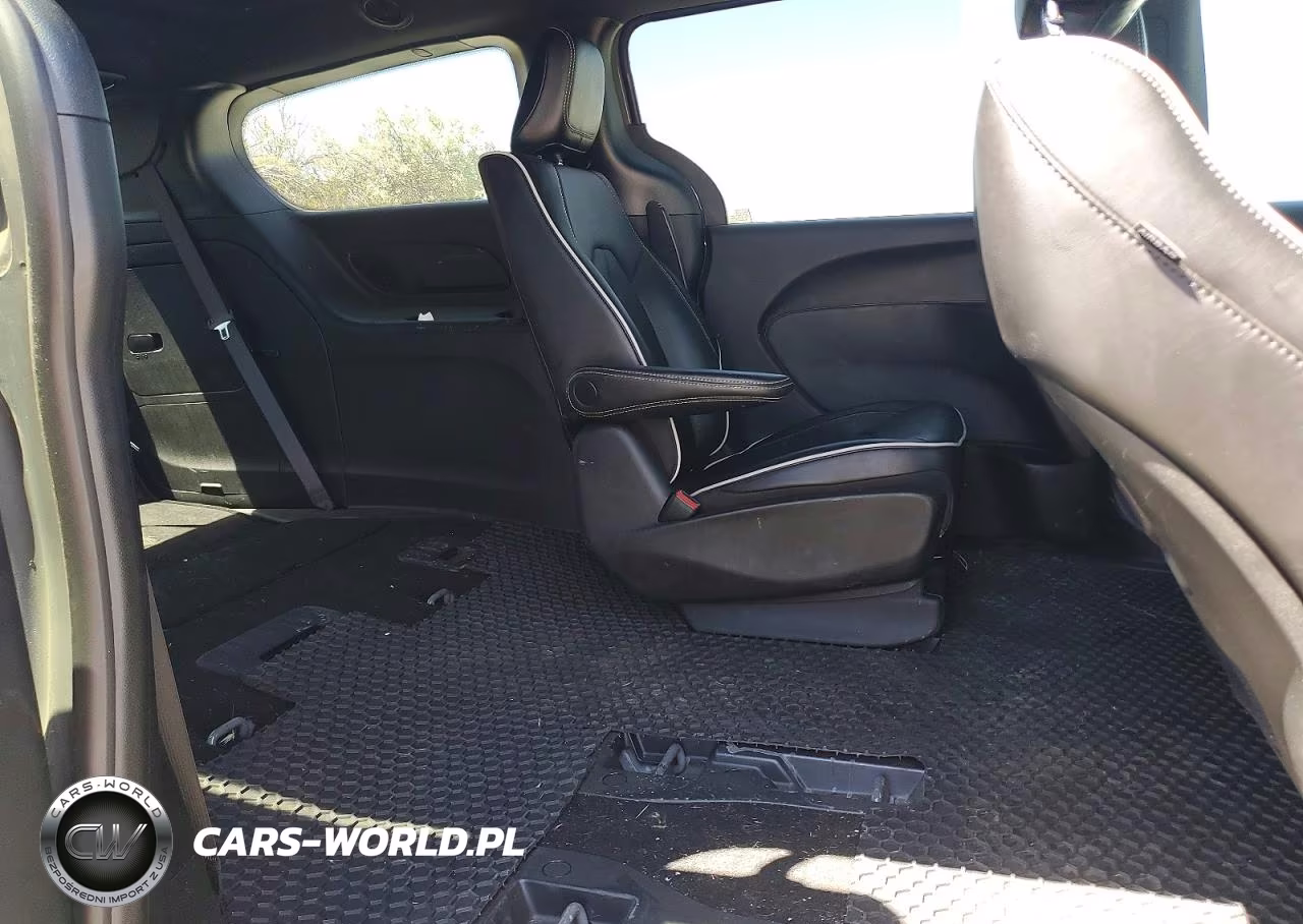 2023 Chrysler Pacifica Hybrid Limited VIN:2C4RC1S79PR562817 - 11