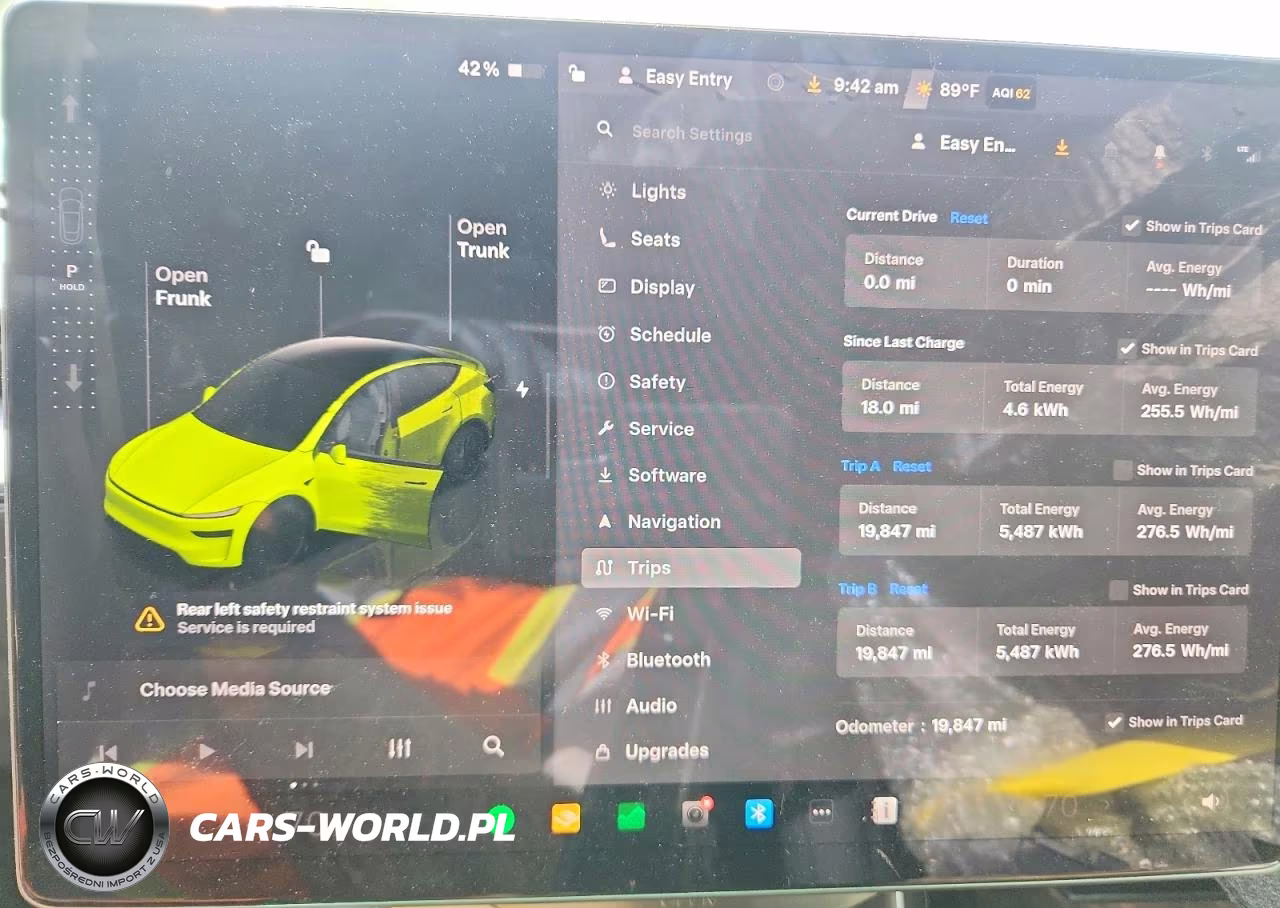 2026 Tesla Model Y VIN:7SAYGDEE5TA406808 - 9