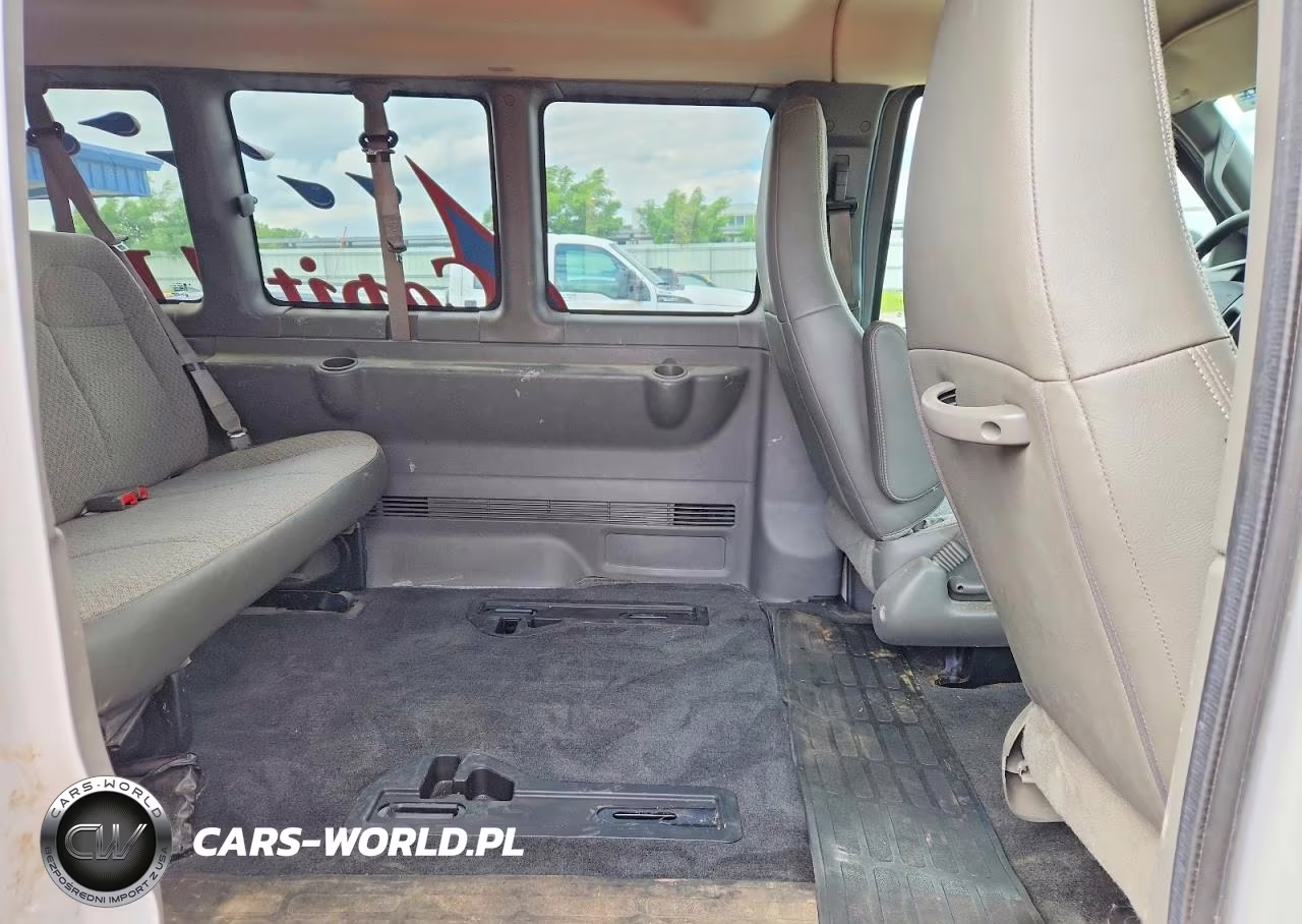 2018 Chevrolet Express G2500 VIN:1GAZGPFG7J1278477 - 11