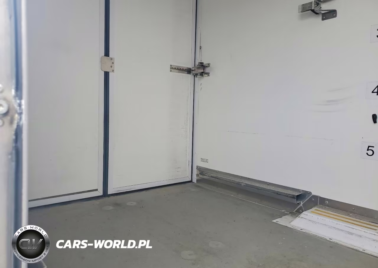 2023 Ford Transit Refrigerated Box Truck VIN:1FDBW5ZG3PKA11248 - 10