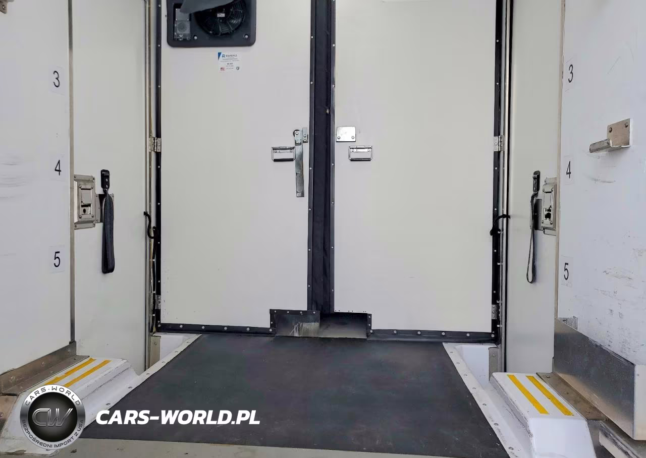 2023 Ford Transit Refrigerated Box Truck VIN:1FDBW5ZGXPKA24126 - 10