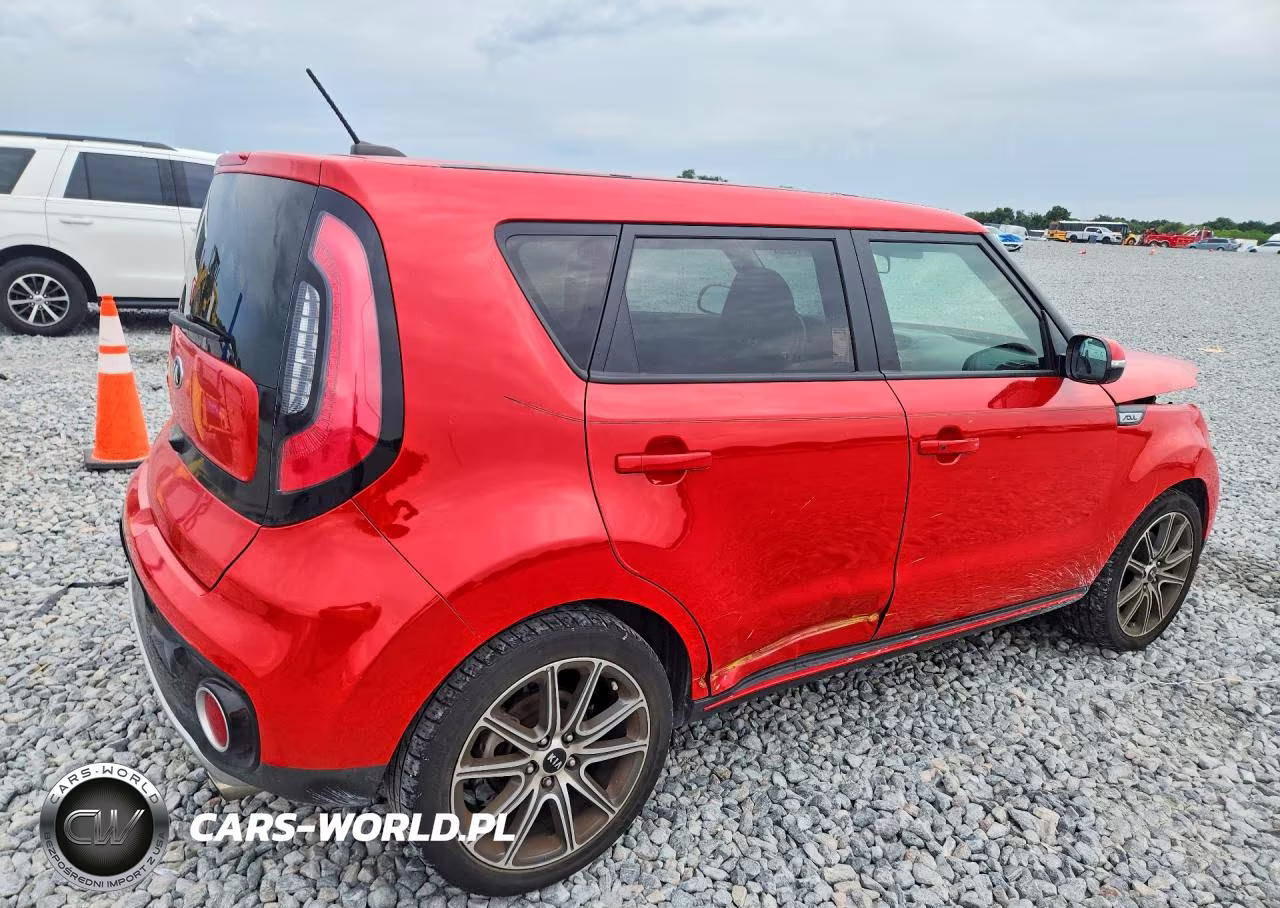 2018 Kia Soul ! VIN:KNDJX3AA0J7615813 - 3