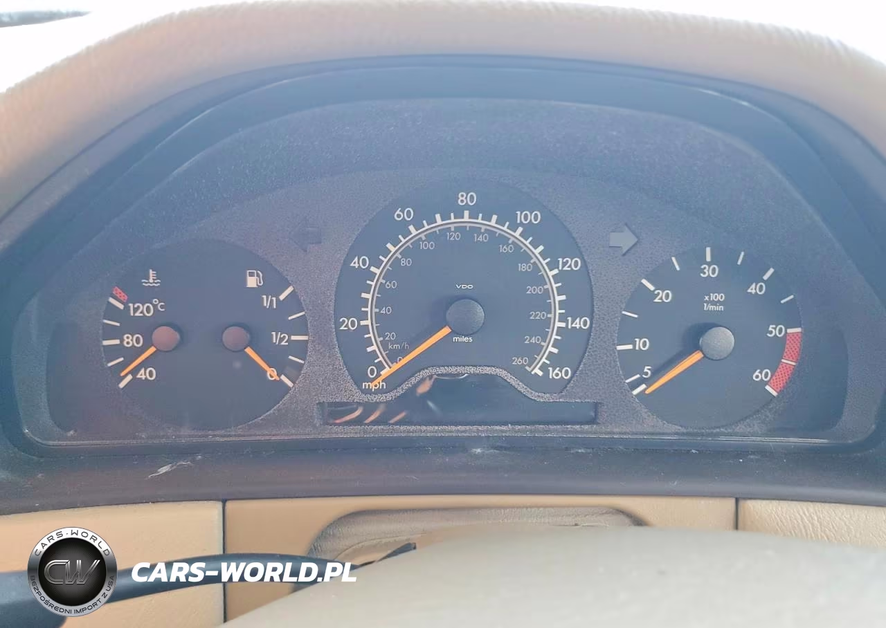 1999 Mercedes-Benz E 300Td VIN:WDBJF25H8XA825025 - 9