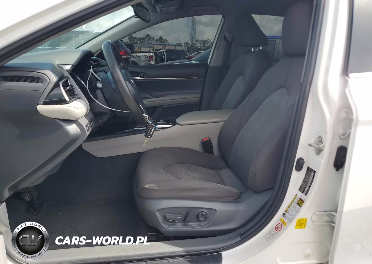 2019 Toyota Camry Le VIN:4T1B11HK1KU247455 - 7