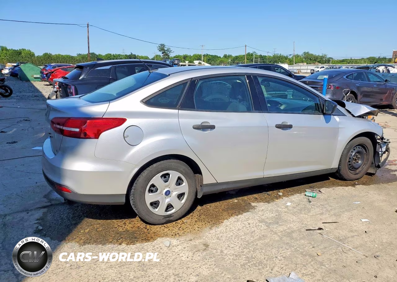 2017 Ford Focus S VIN:1FADP3E2XHL200893 - 3