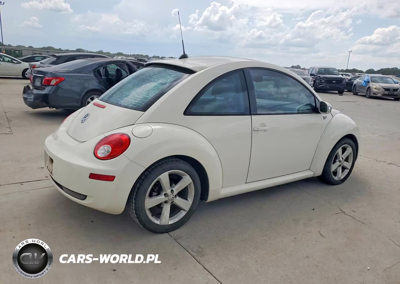 2008 Volkswagen New Beetle Triple White VIN:3VWFW31C88M517345 - 3