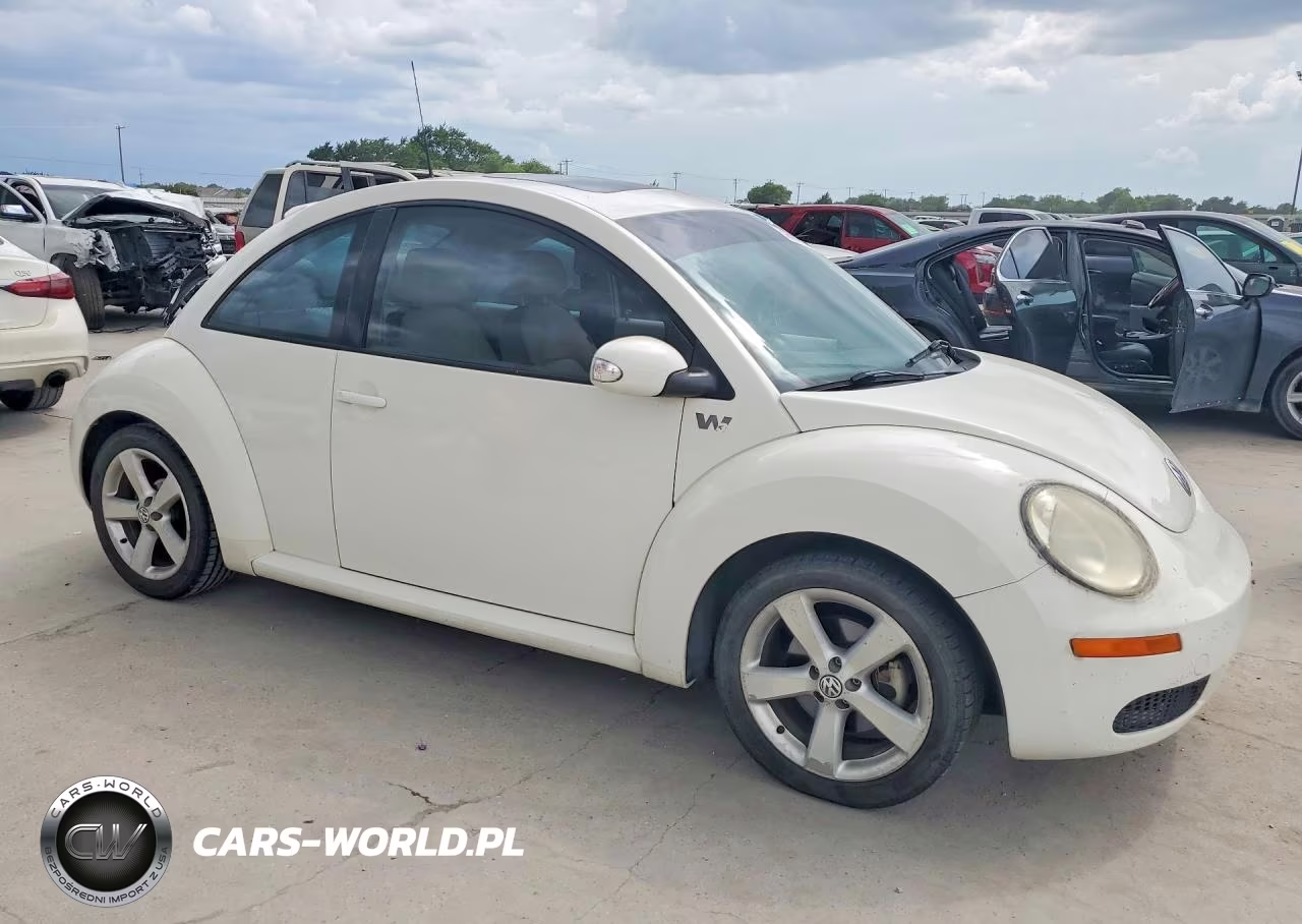 2008 Volkswagen New Beetle Triple White VIN:3VWFW31C88M517345 - 4