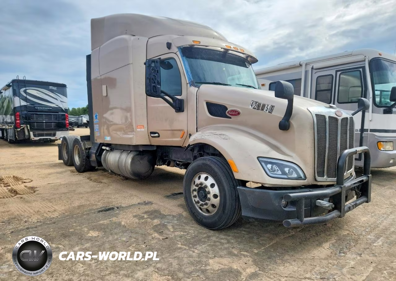 2015 Peterbilt 579 Semi Truck