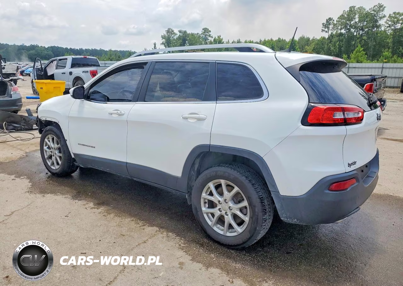 2017 Jeep Cherokee Latitude VIN:1C4PJLCS5HW554167 - 2