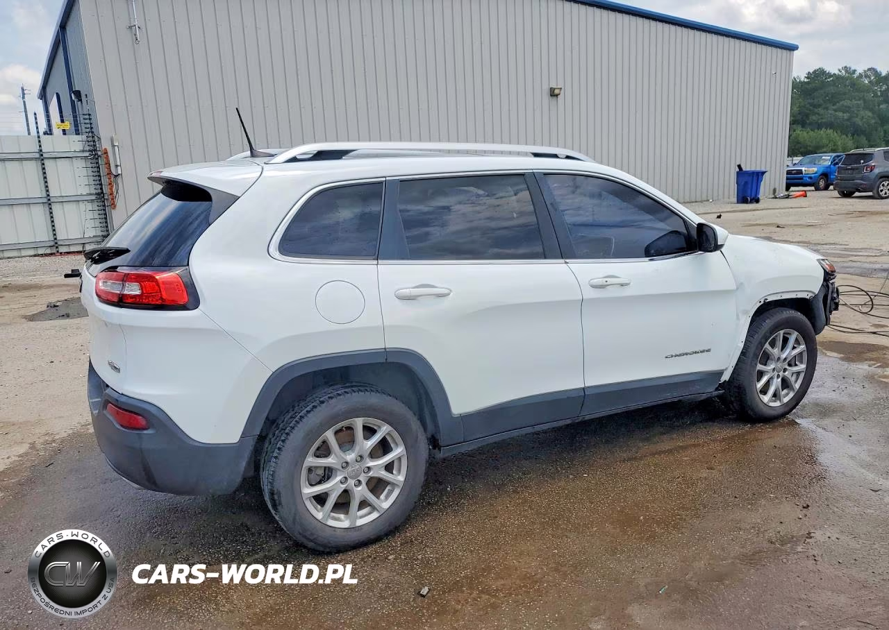 2017 Jeep Cherokee Latitude VIN:1C4PJLCS5HW554167 - 3