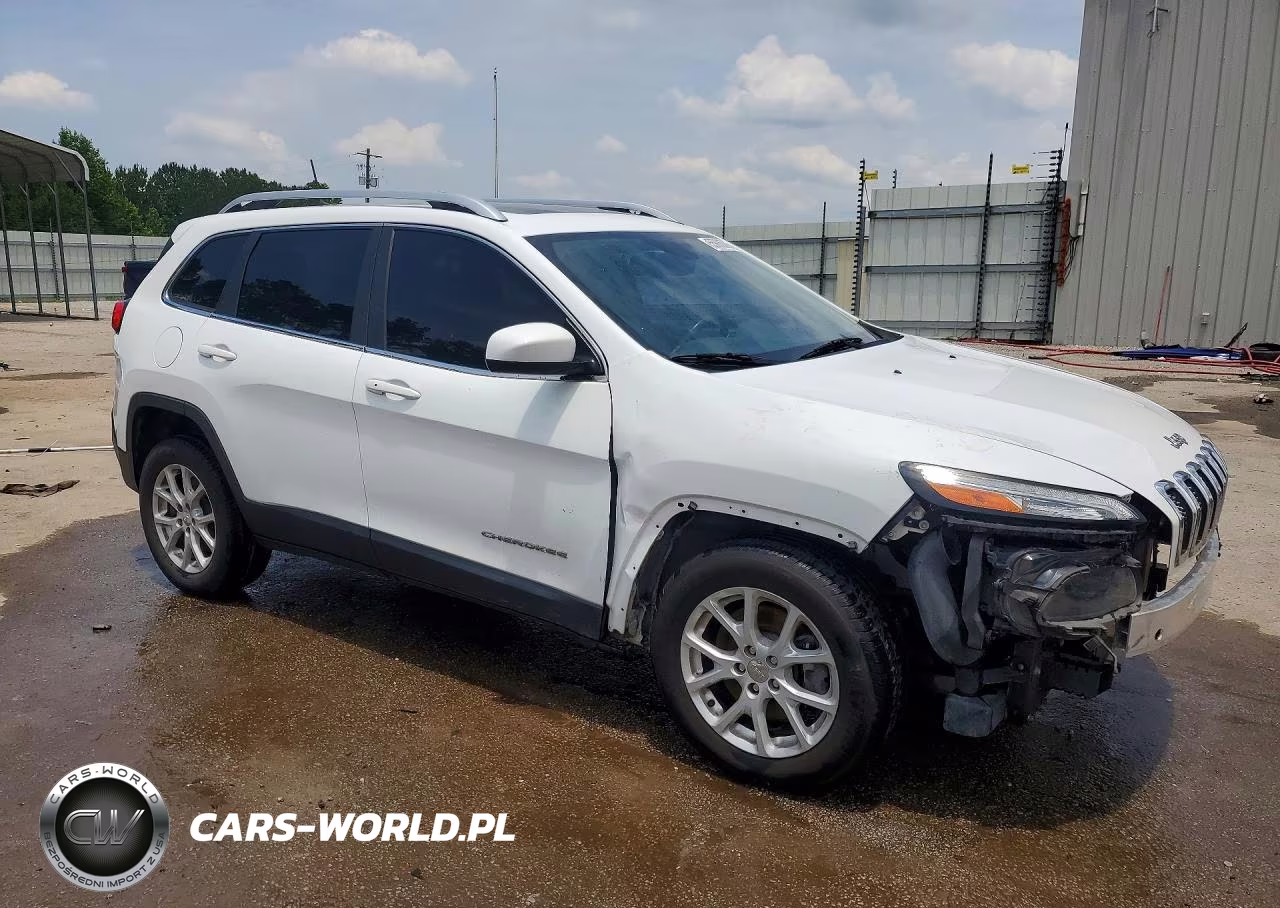 2017 Jeep Cherokee Latitude VIN:1C4PJLCS5HW554167 - 4