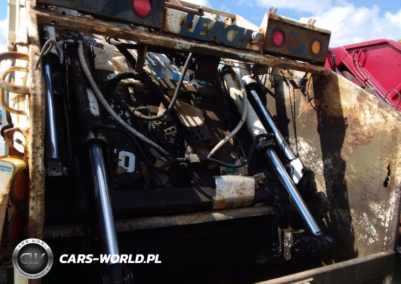 1997 Freightliner Fl70 Refuse Truck VIN:1FV6HLBB0VH696388 - 6