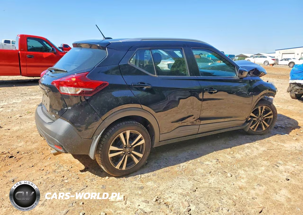2018 Nissan Kicks S VIN:3N1CP5CUXJL523747 - 3