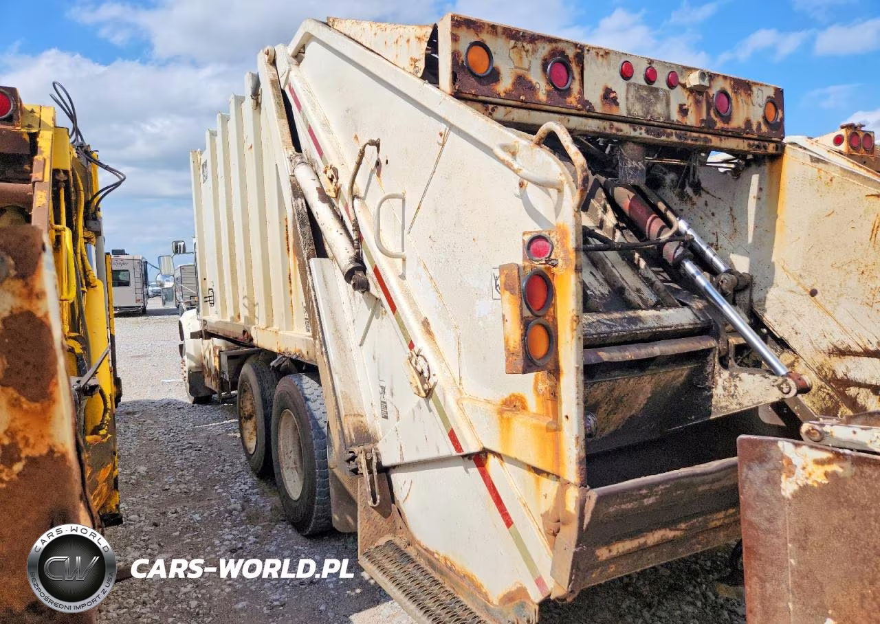 1998 International 4900 Refuse Truck VIN:1HTSDAARXWH498530 - 3