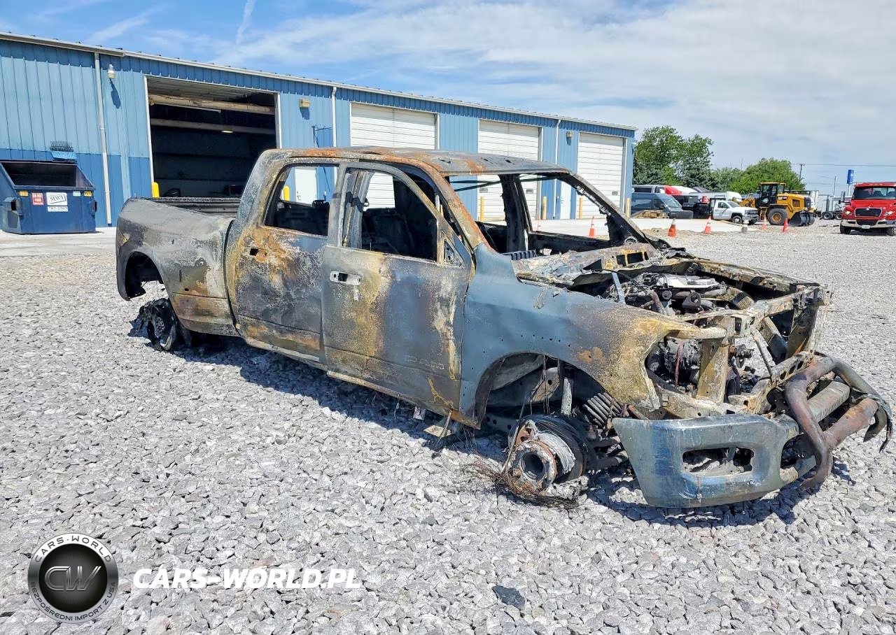 2022 Ram 3500 Laramie VIN:3C63RRML3NG216382 - 4